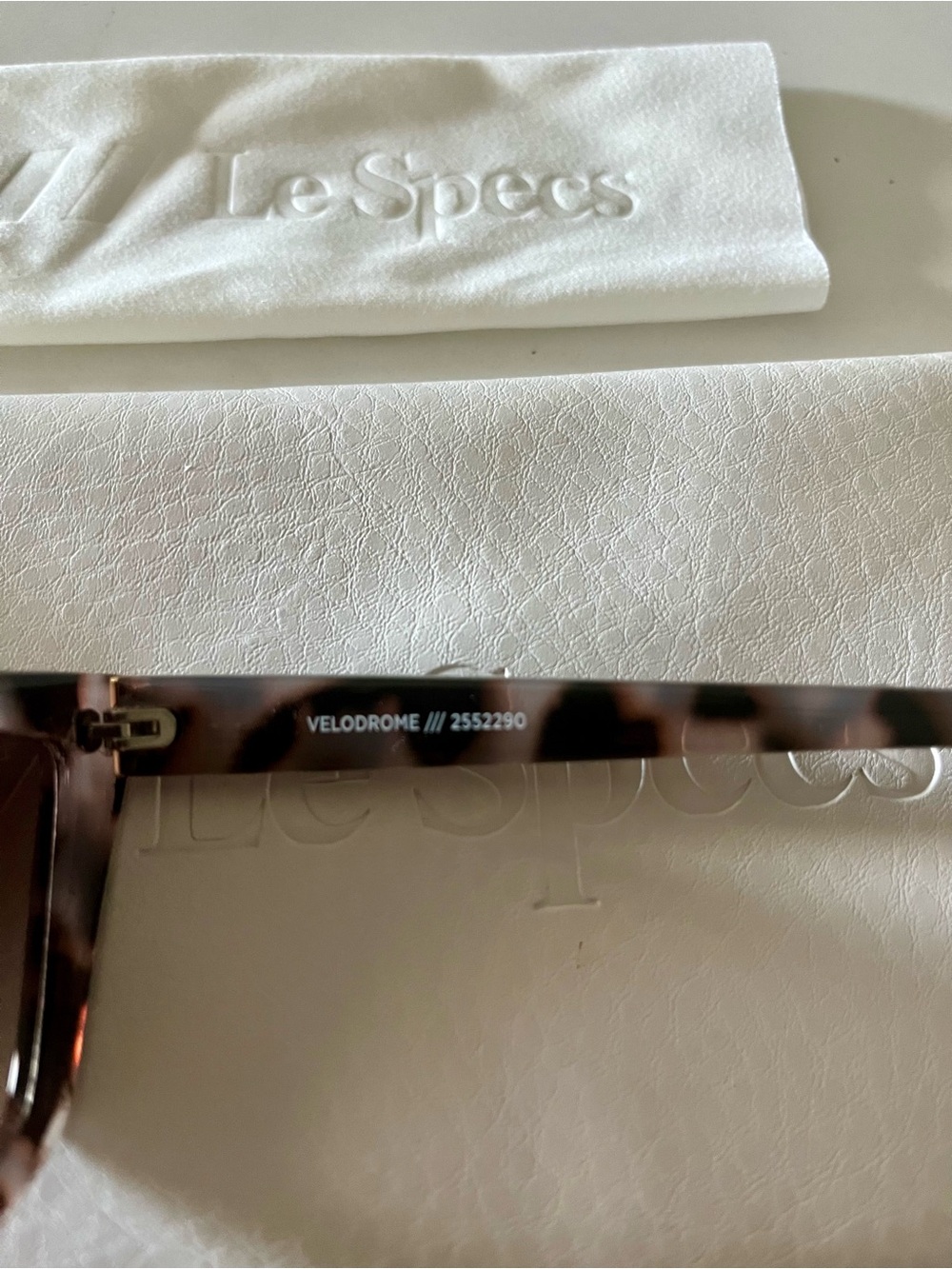 Le Specs Velodrome 54mm Gradient Tortoiseshell Retro Cat Eye Sunglasses - Picture 5 of 8